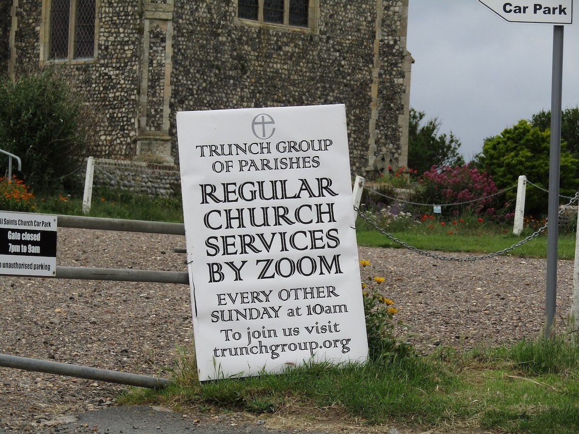 -2020-06-21_Zoom_COVID-19_Church_service_sign,_Mundesley,_Norfolk