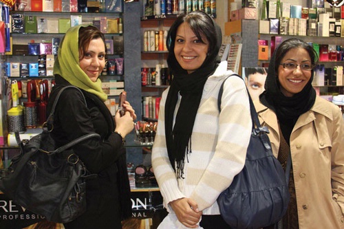 “Islamic Revolution’s Victory Day”, 11 February 2008, a big shopping day at Setareh Khaliej Mall in Shiraz (Photo by Kristen Alvanson)