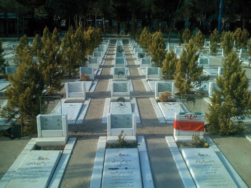 Outside Tehran is the huge Beheshte Zahra cemetery where “martyrs” of the Iran-Iraq war are remembered (Photo by Manuel Toscano)
