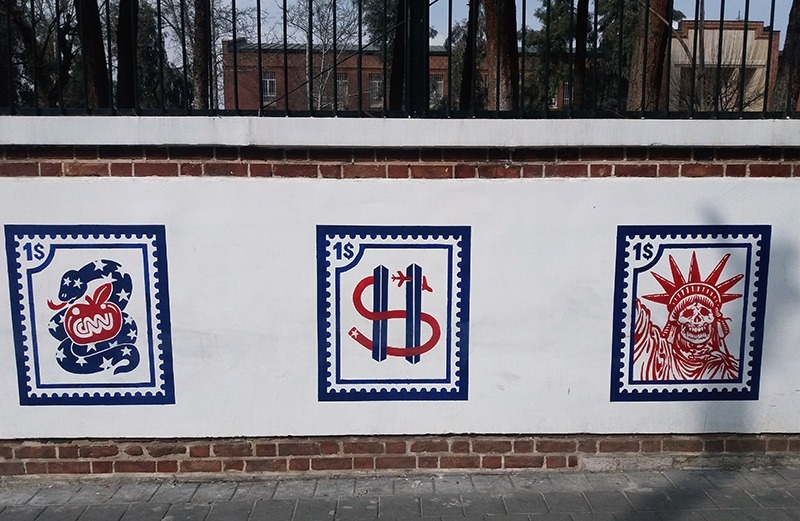 Anti-American_propaganda_at_the_former_US_embassy,_Tehran,_21