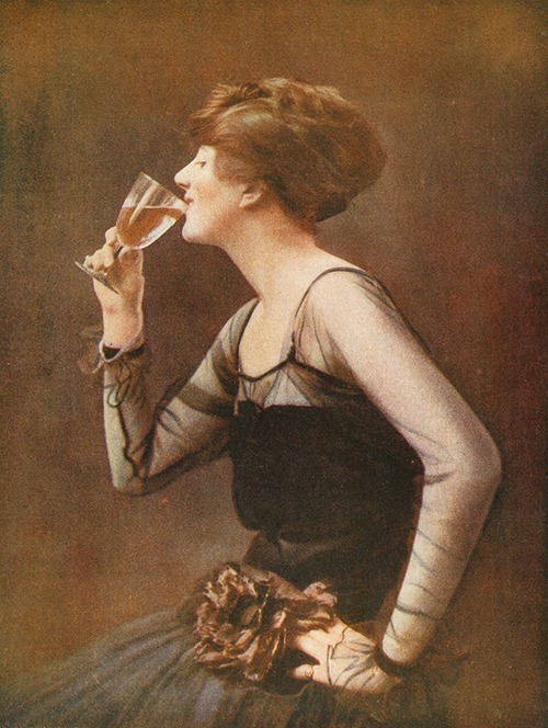 A Schweppes Ginger Ale advert from 1914