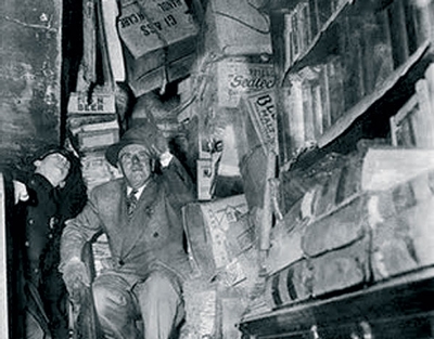 Police inspect the home of the Collyer Brothers