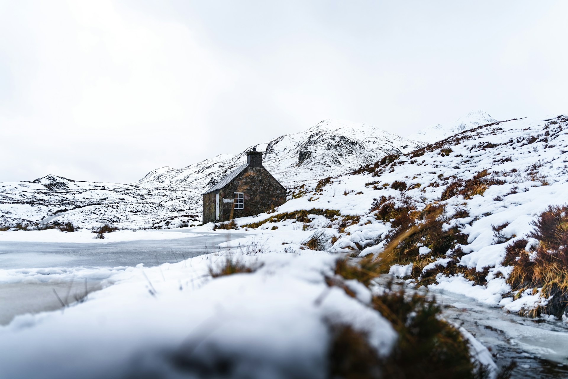 A snow-covered bothy in Blairgowrie, Scotland
